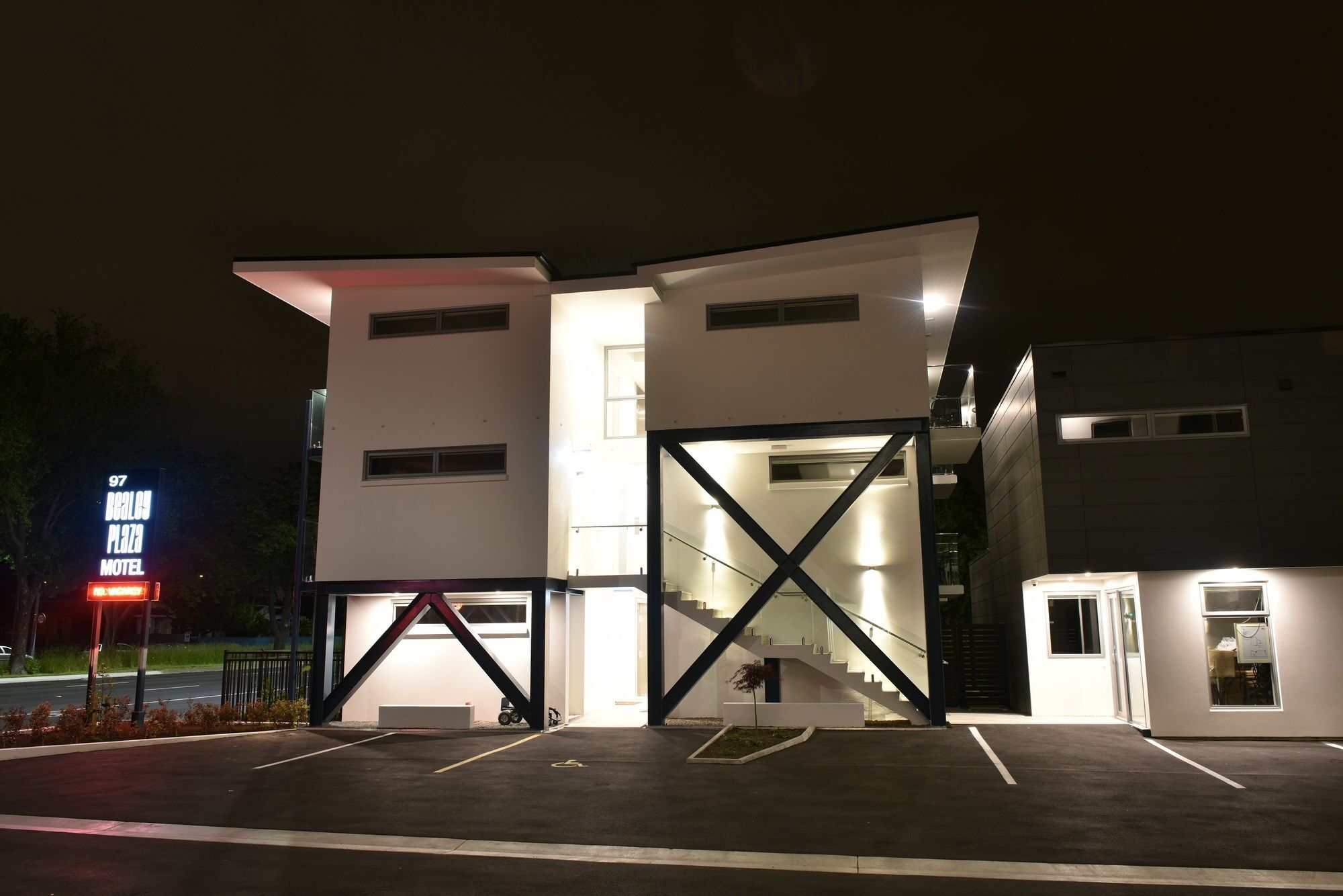 Bealey Plaza Motel Christchurch Exterior foto The hotel at night